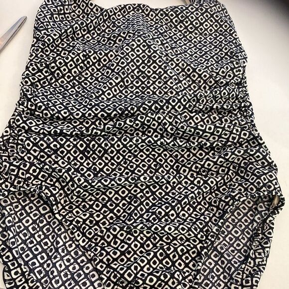 Lands end, black/white 1 piece halter top bathing suit w underwire size 12 tall - Picture 5 of 5